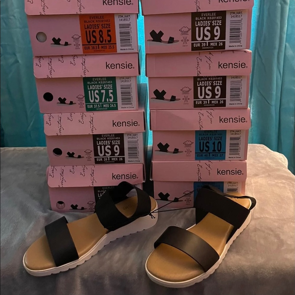 KENSIE EVERLEE SANDALS